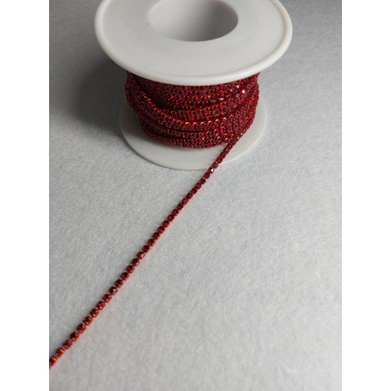 Стразовая цепочка  2 мм SS6 темно-красная в красной  оправе, цена за 50 см